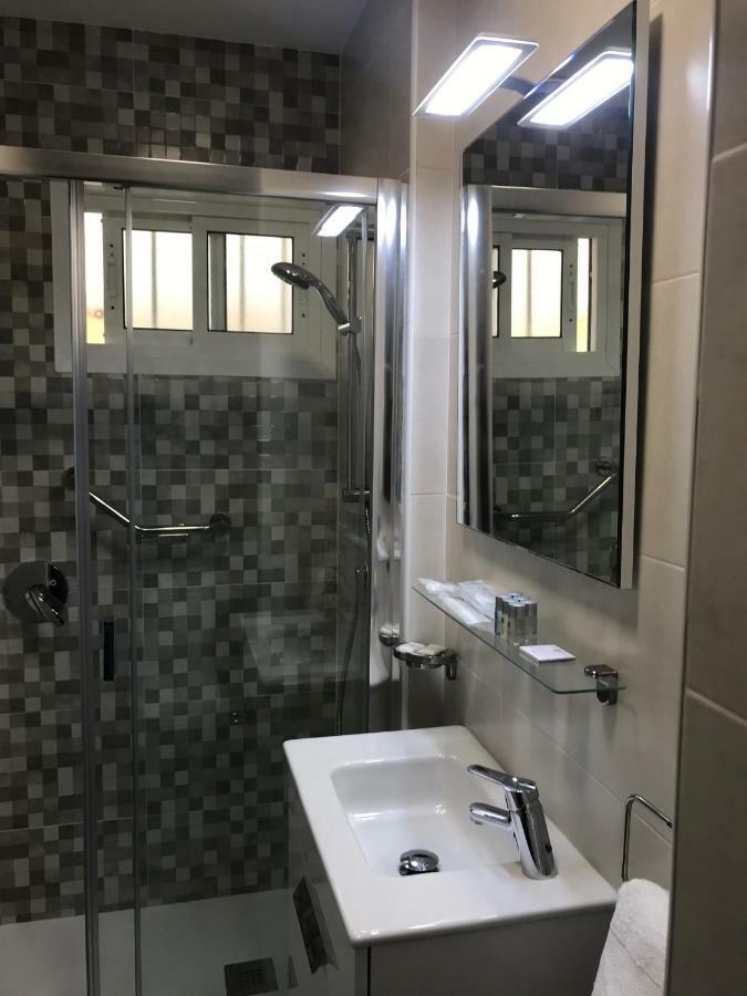Honeymoon Apartments 贝纳尔马德纳 外观 照片