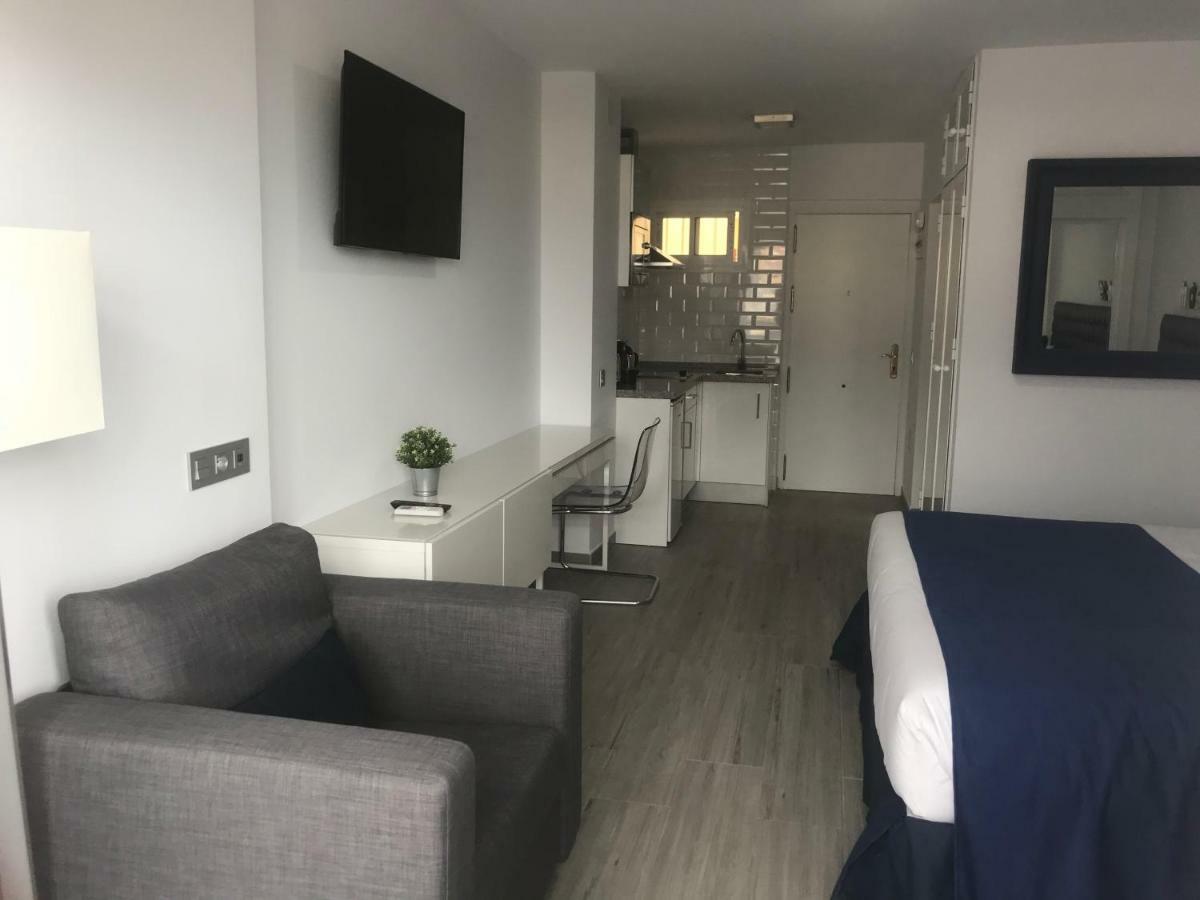 Honeymoon Apartments 贝纳尔马德纳 外观 照片