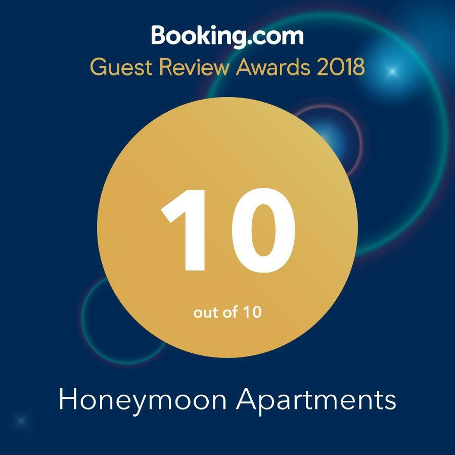 Honeymoon Apartments 贝纳尔马德纳 外观 照片