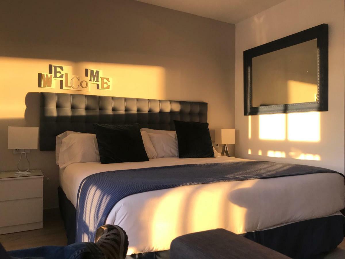 Honeymoon Apartments 贝纳尔马德纳 外观 照片
