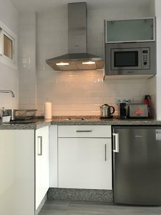 Honeymoon Apartments 贝纳尔马德纳 外观 照片