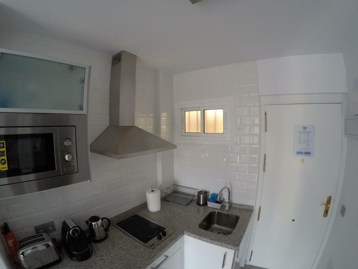 Honeymoon Apartments 贝纳尔马德纳 外观 照片